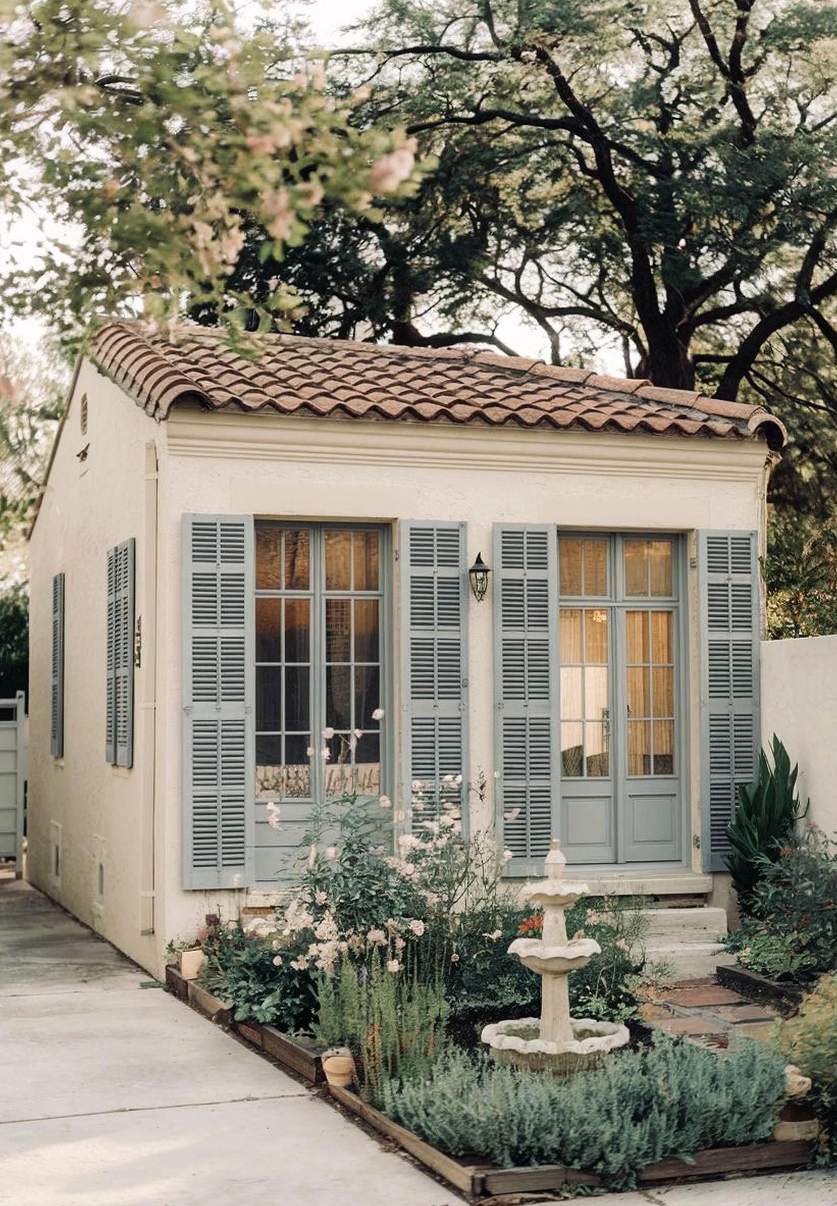 A Garden Path That Guides and Delights