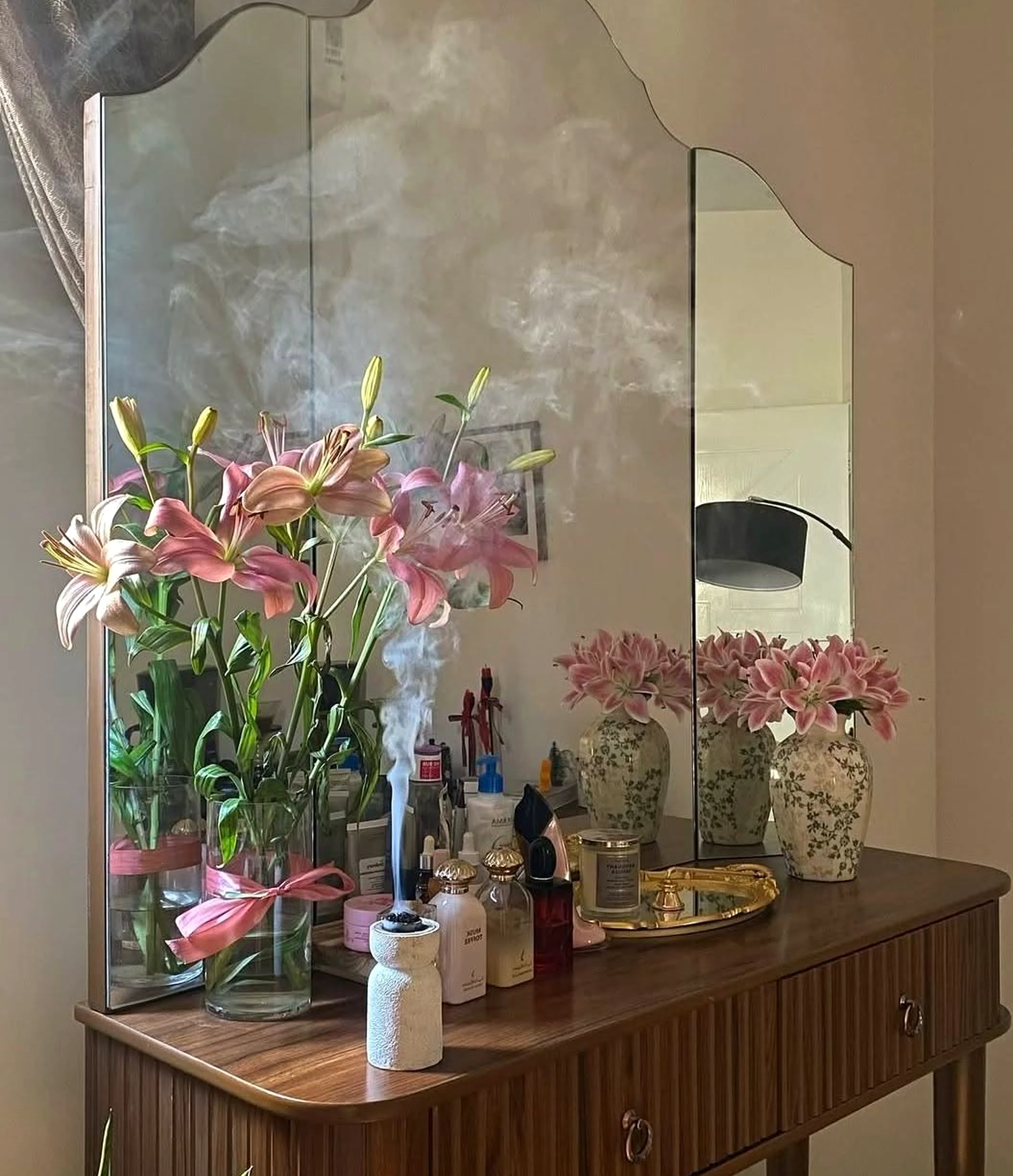 Layered plant shelf gives the corner more depth, so the whole view feels settled and welcoming.