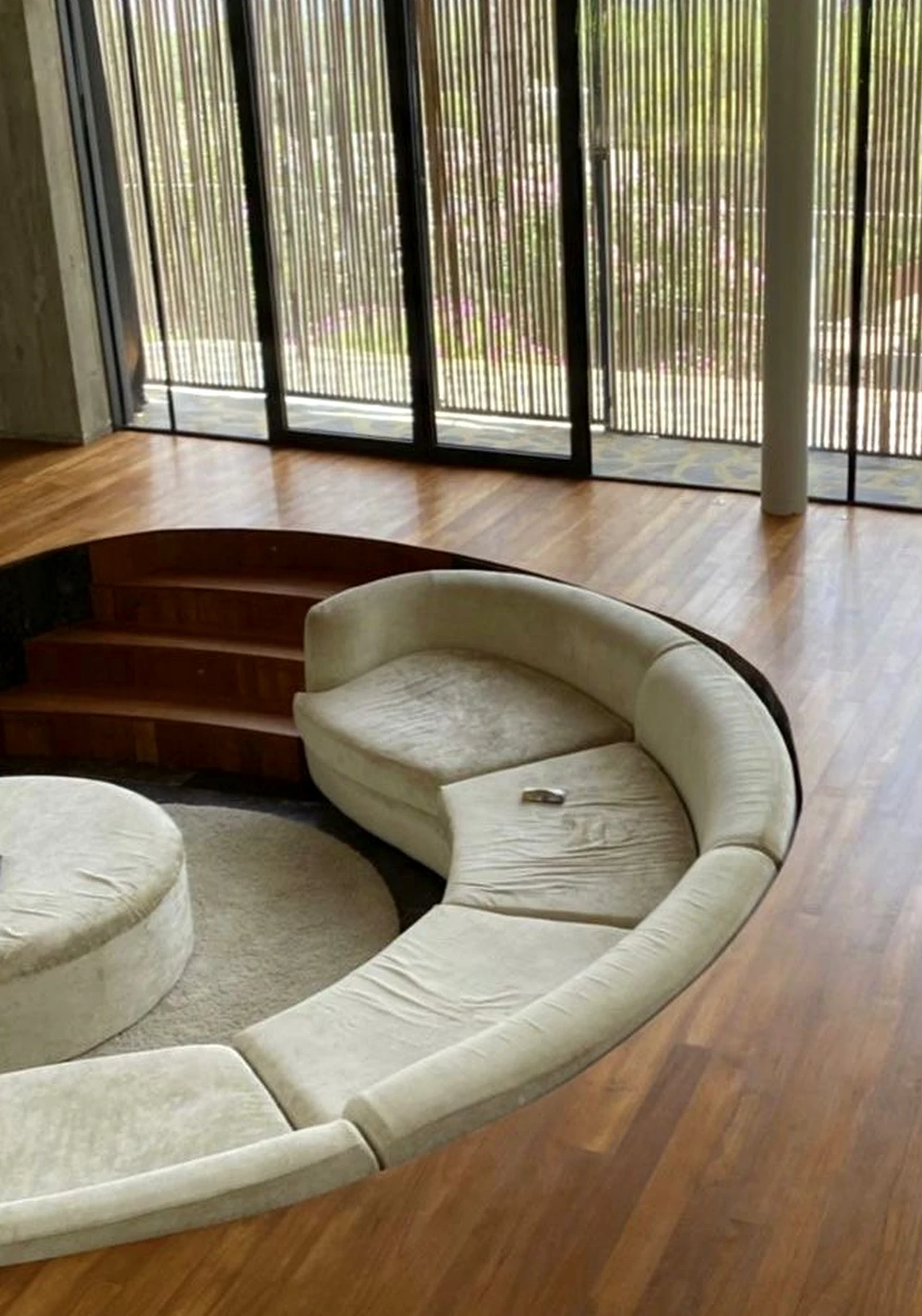 Earthy window seat frames the table with ease, making the scene feel fresh and intentional.