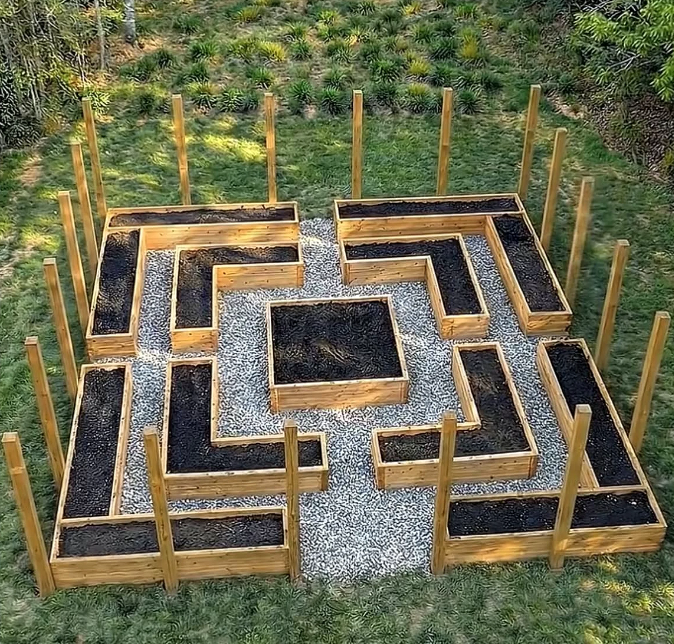 Inviting stone path adds shape across the backdrop, giving the decor a finish that feels comfortable in daily use.