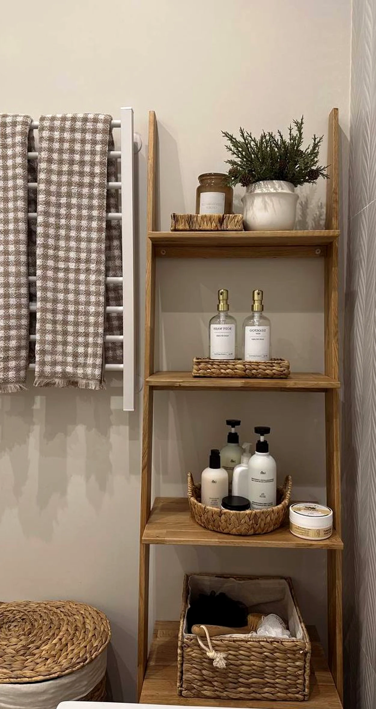 Relaxed entry console supports the wall through contrast, leaving the space feeling visually grounded.