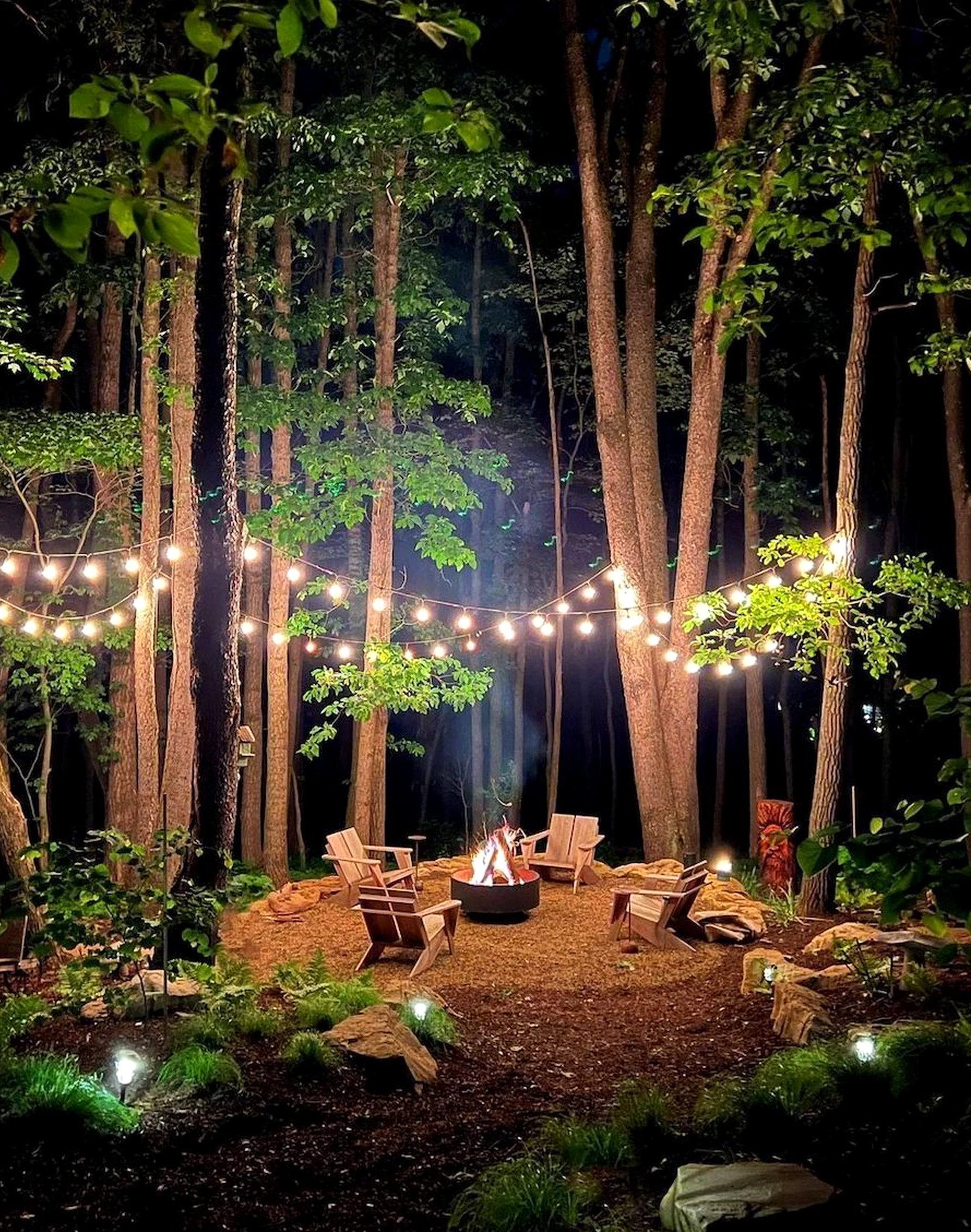 Leafy wooden deck brings a useful note of focus, making the arrangement feel bright but not busy.
