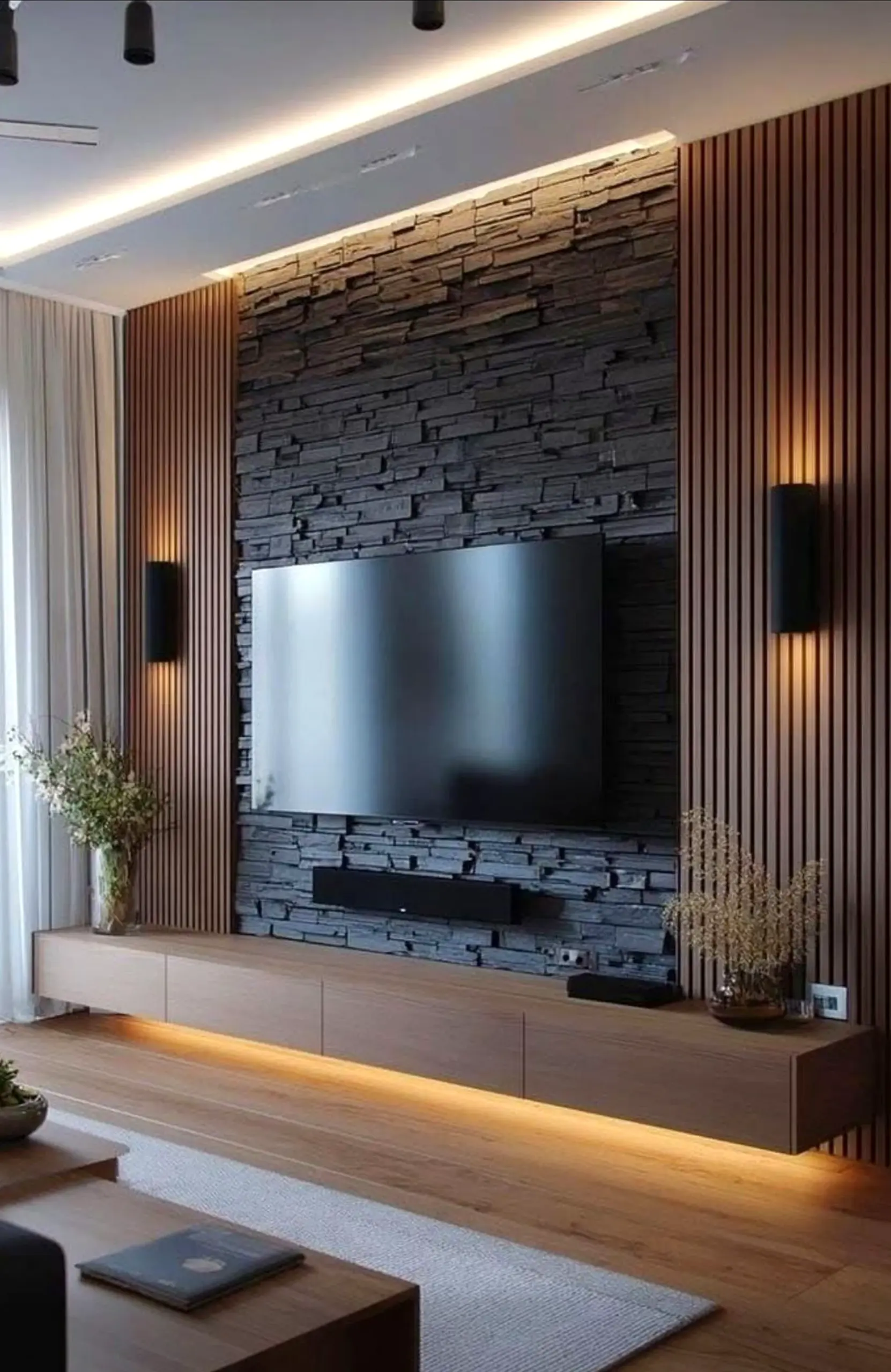 Crisp vase display gives the view more texture, so the whole view feels visually grounded.