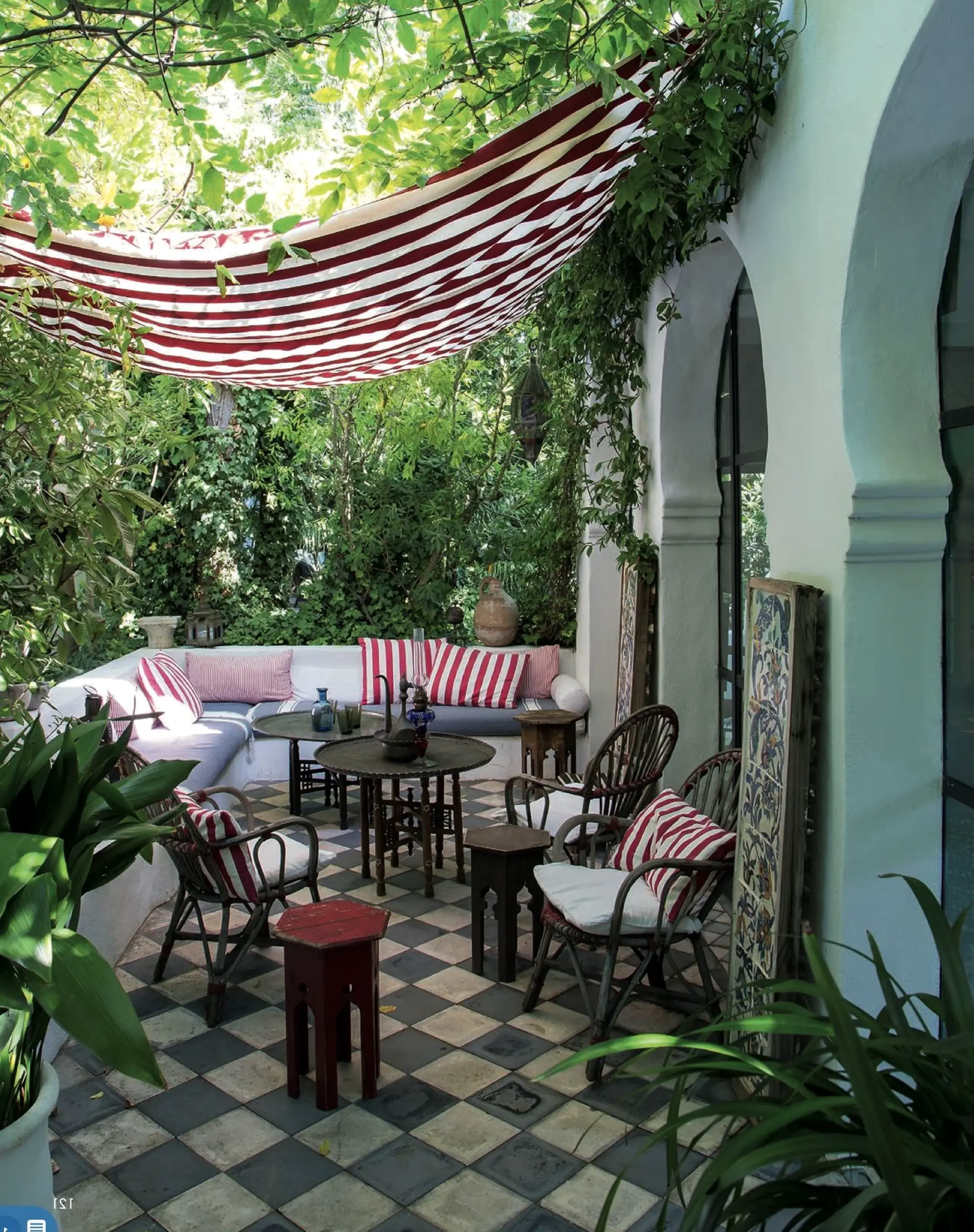 Natural outdoor lounge supports the setting through personality, leaving the space feeling settled and welcoming.