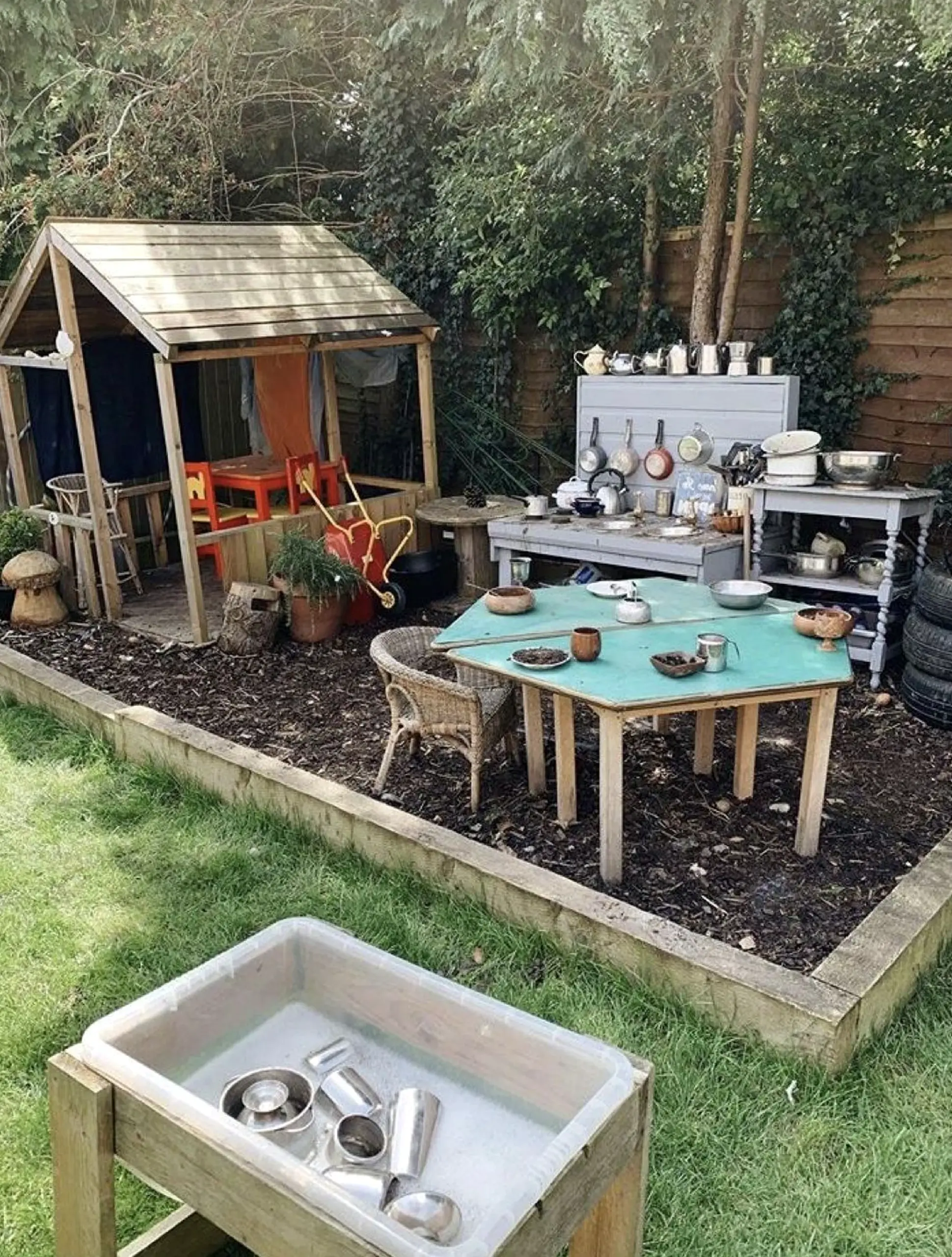Calm stone terrace introduces warmth into the wall, keeping the atmosphere quietly finished.